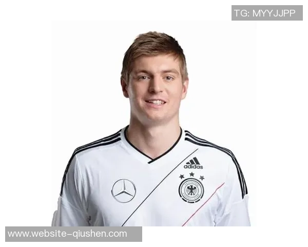 克罗斯：从中场指挥官到足球传奇的华丽转身与辉煌成就