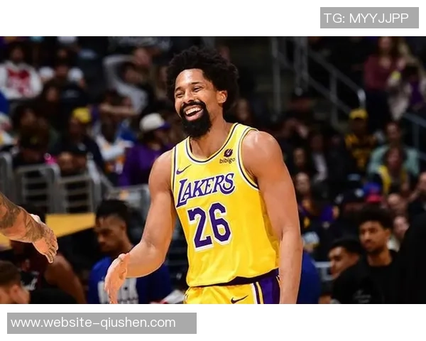 勇士与湖人激战正酣主直播精彩瞬间回顾与分析