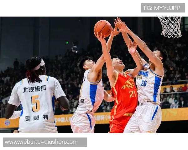 广东宏远与浙江广厦激战正酣谁将夺得本赛季篮球巅峰之战的胜利